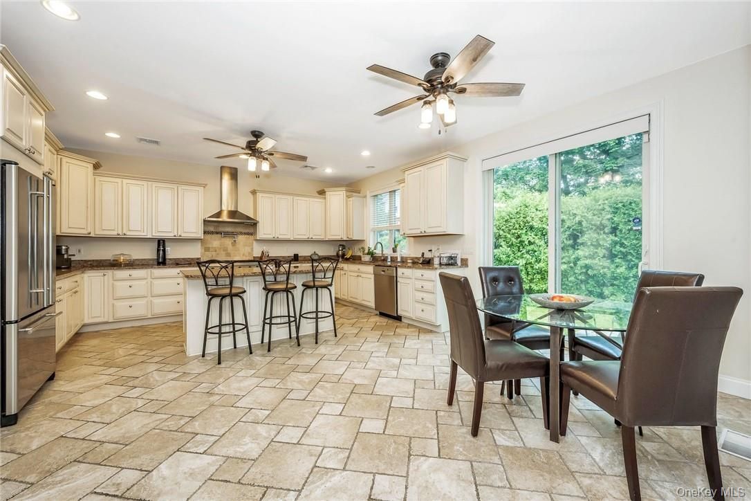 Dining room, Interior, Kitchen, Recessed Lighting