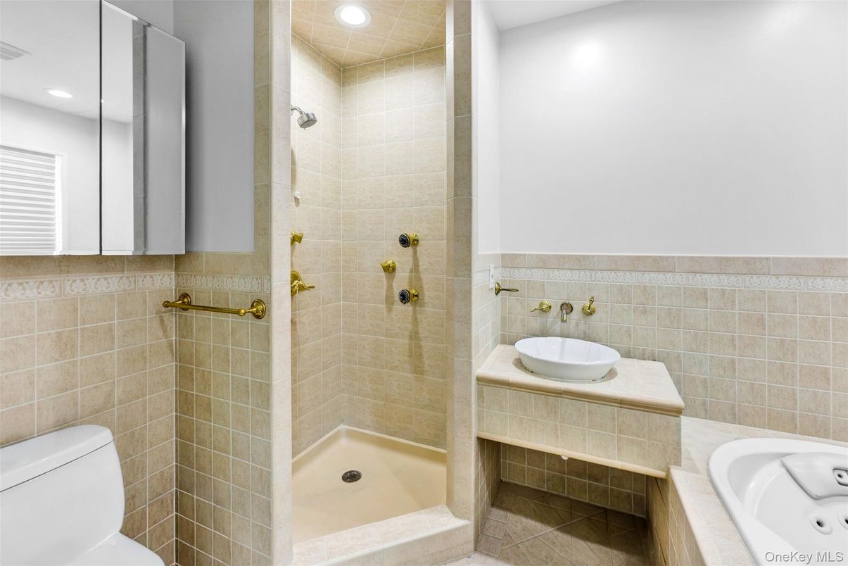 Bathroom, Interior, Recessed Lighting