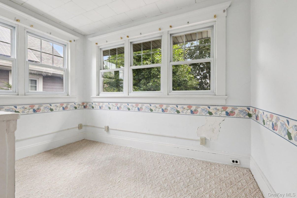 Empty room, Interior