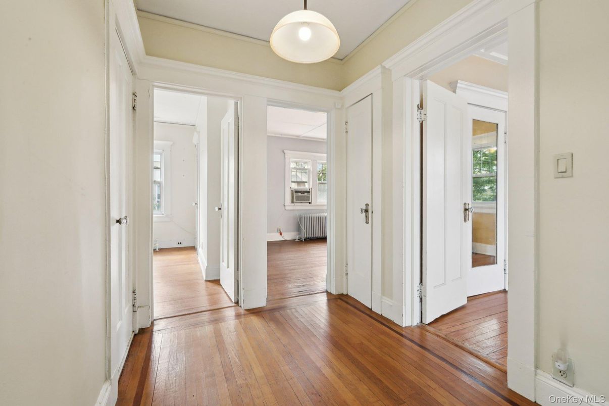 Interior, Pendant Lights, Wood Texture Flooring
