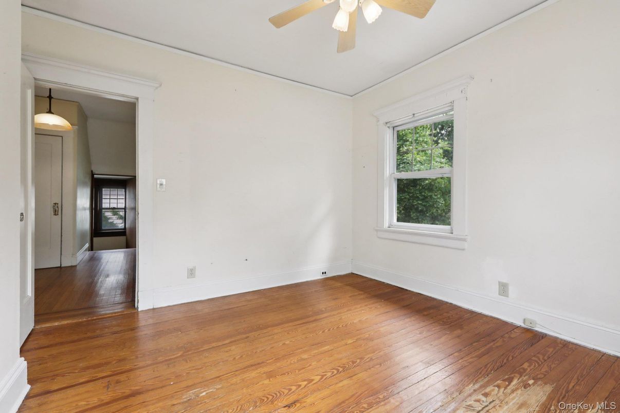 Empty room, Interior, Pendant Lights, Wood Texture Flooring