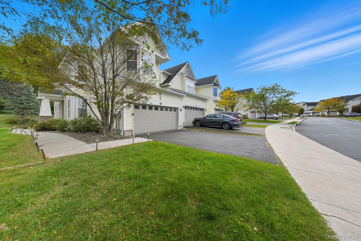Attached, Exterior, Facade, Cape Cod