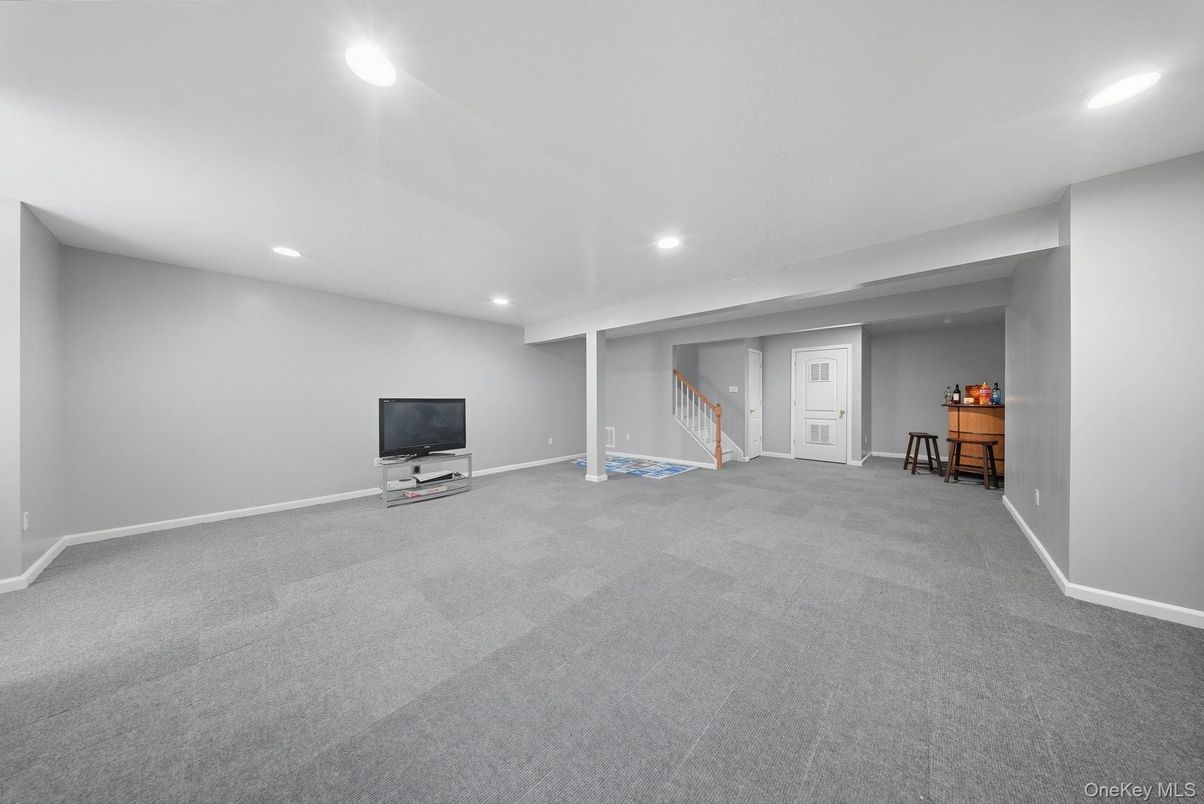 Empty room, Interior, Recessed Lighting