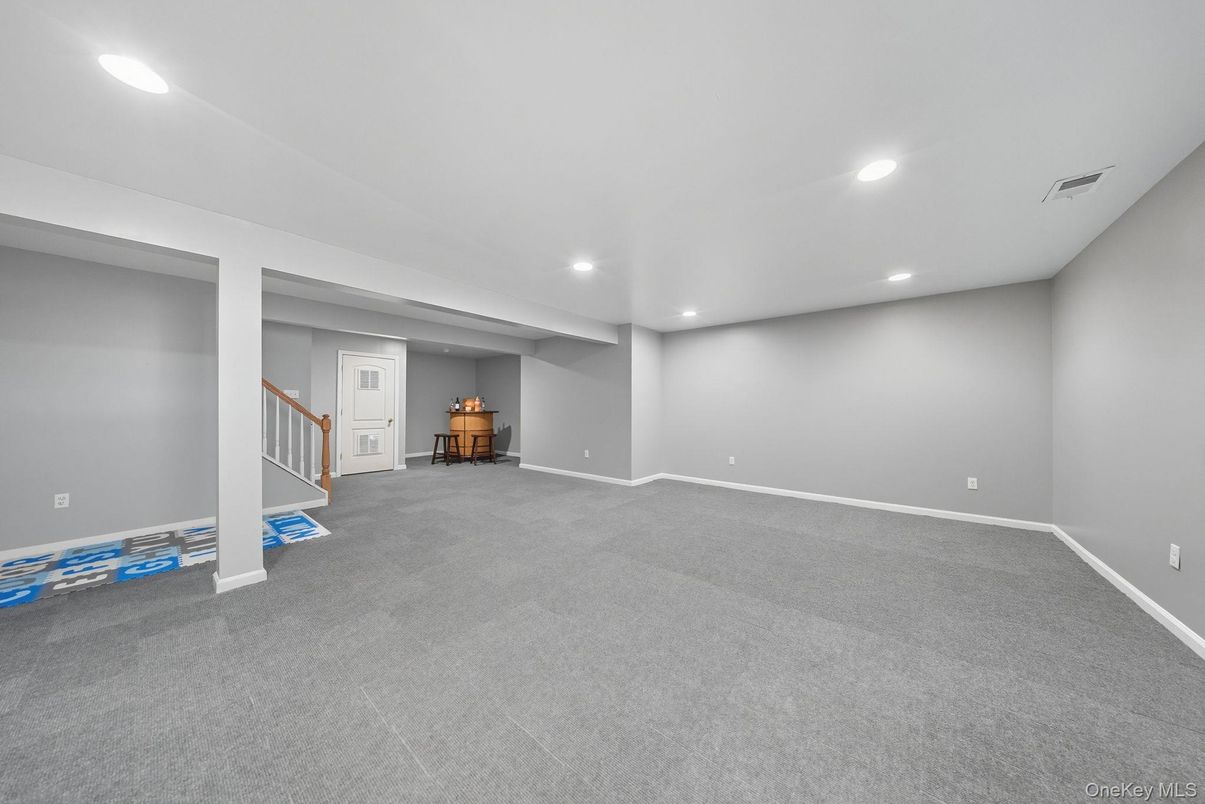Empty room, Interior, Recessed Lighting