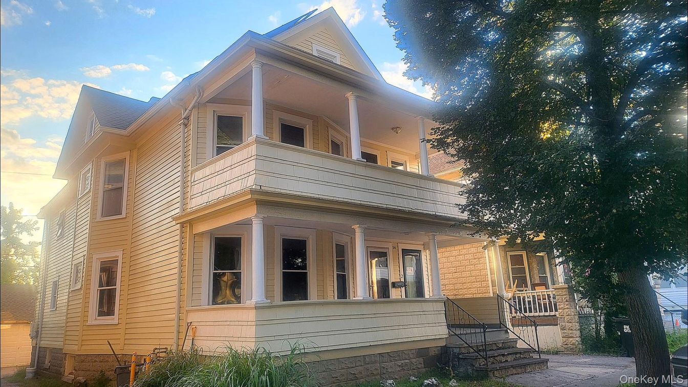 Exterior, Facade, Queen Anne Victorian