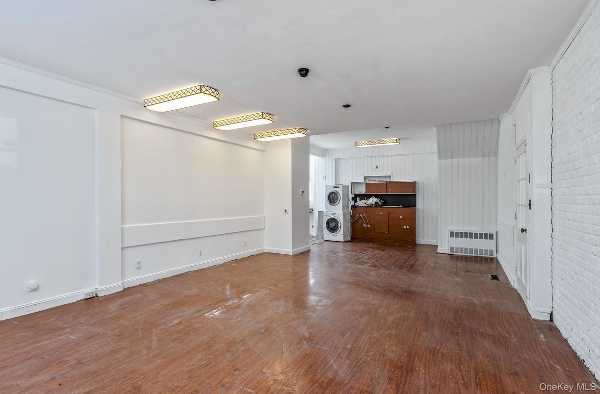 Empty room, Interior, Kitchen, Washer, Wood Texture Flooring