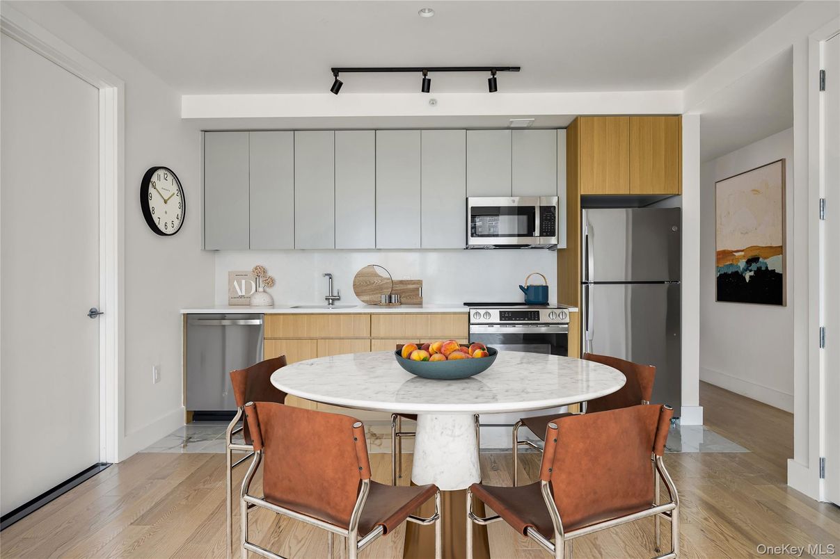 Dining room, Interior, Kitchen, Stainless Steel Appliances, Wood Texture Flooring