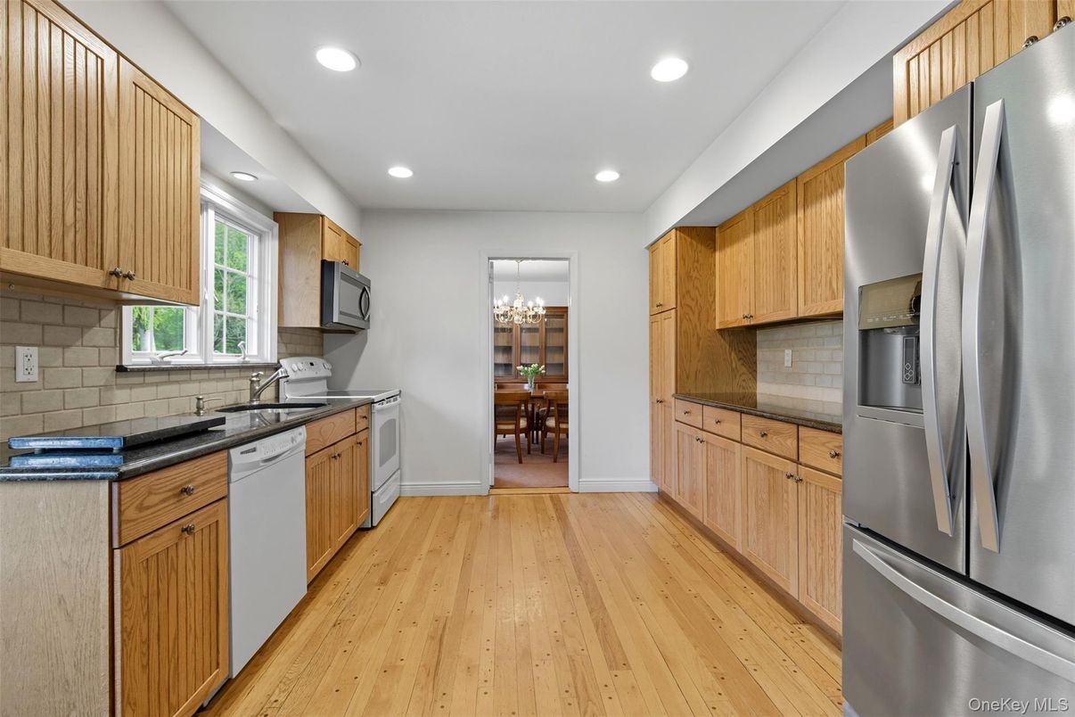 Chandelier, Dining room, Interior, Kitchen, Recessed Lighting, Wood Texture Flooring