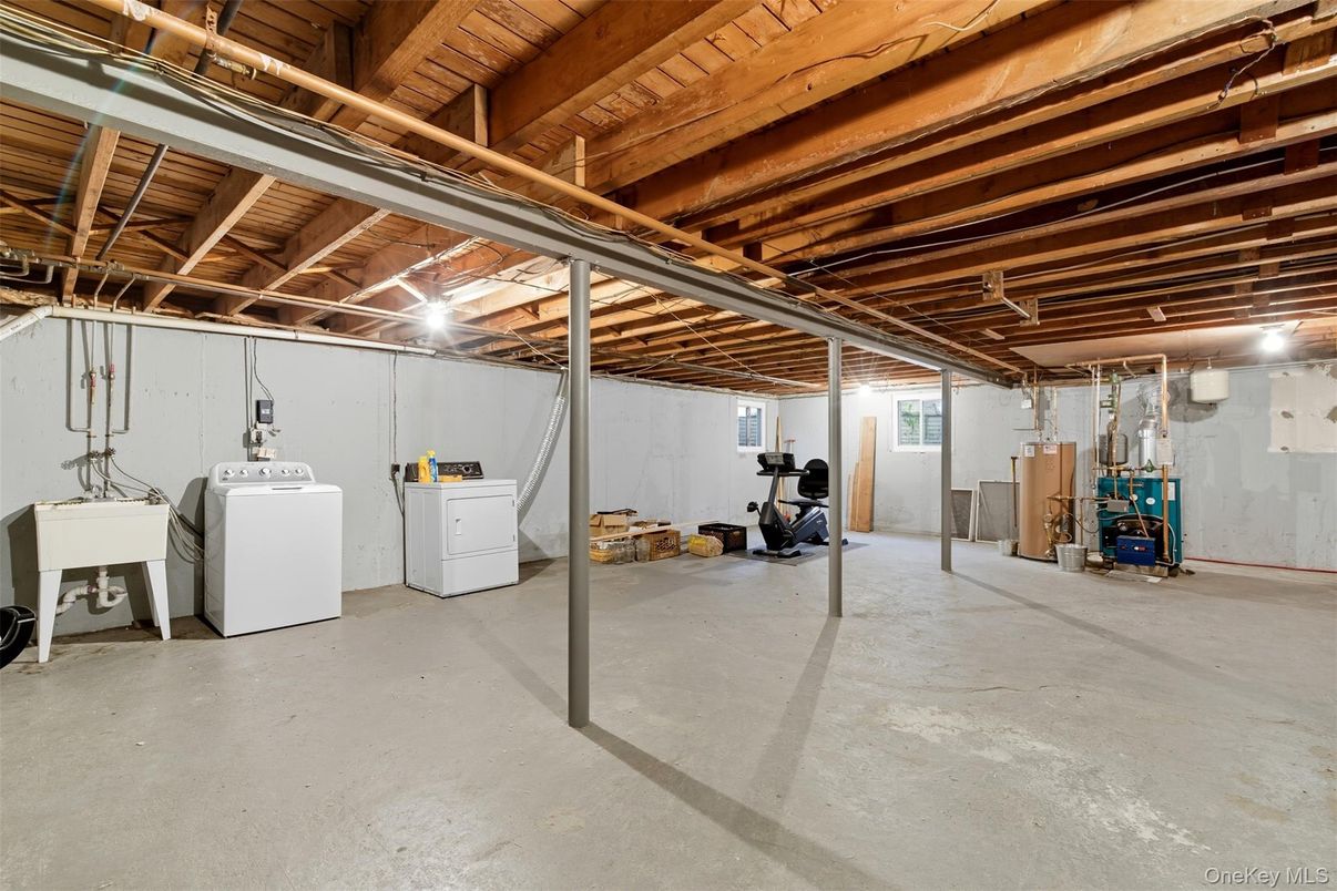 Fitness Equipment, Interior, Washer, Wooden Beams, Wooden Ceilings