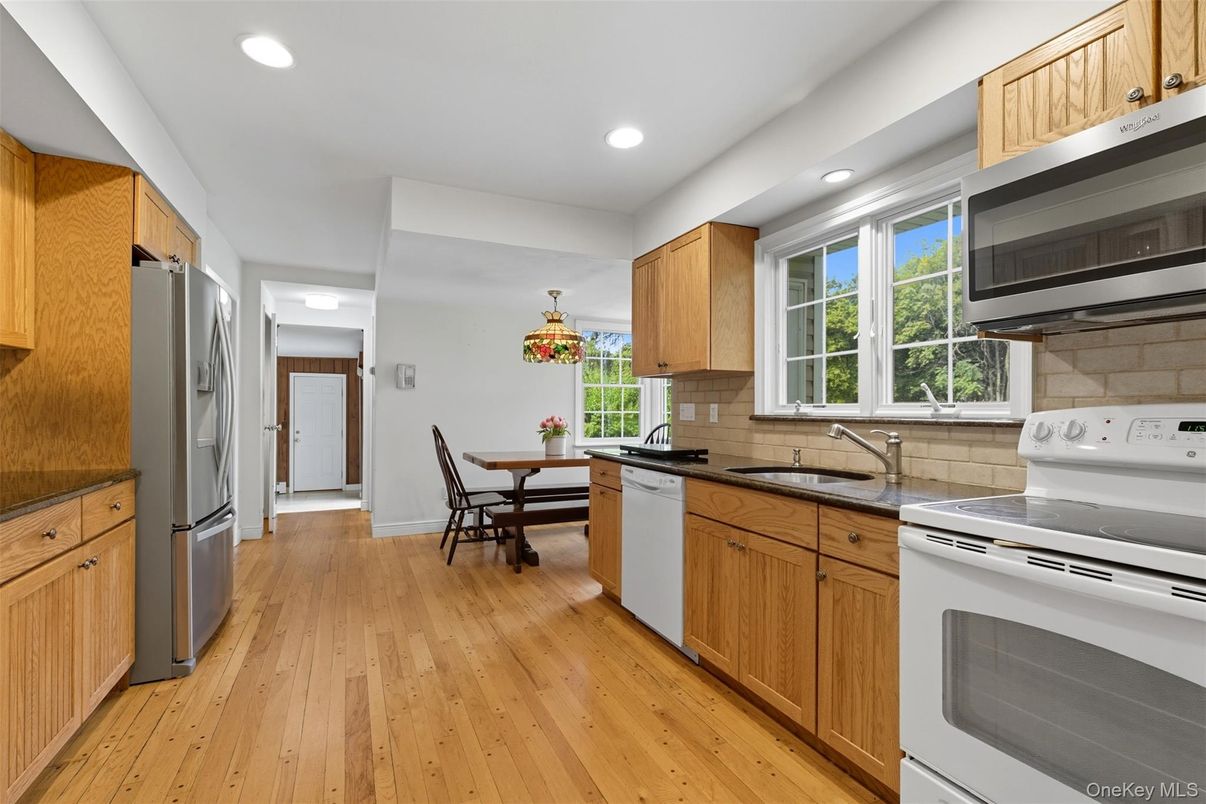 Dining room, Interior, Kitchen, Recessed Lighting, Wood Texture Flooring