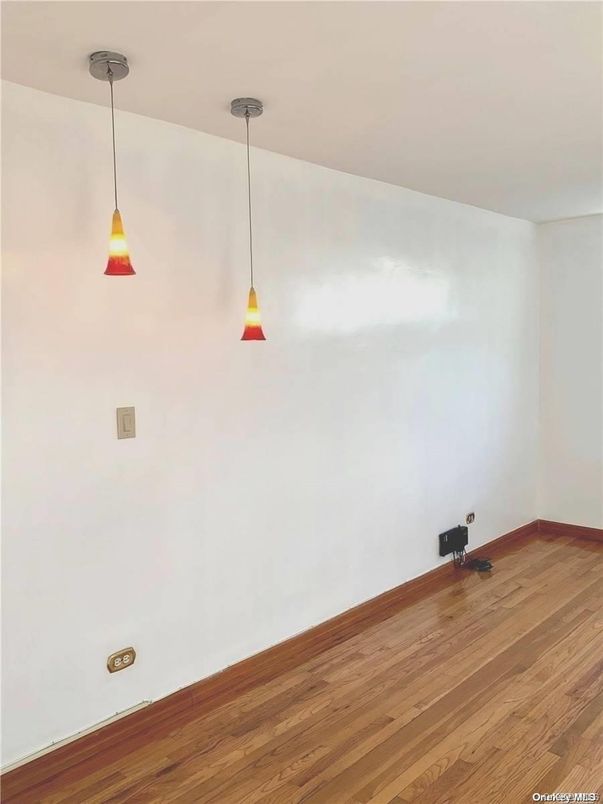 Empty room, Interior, Pendant Lights, Wood Texture Flooring