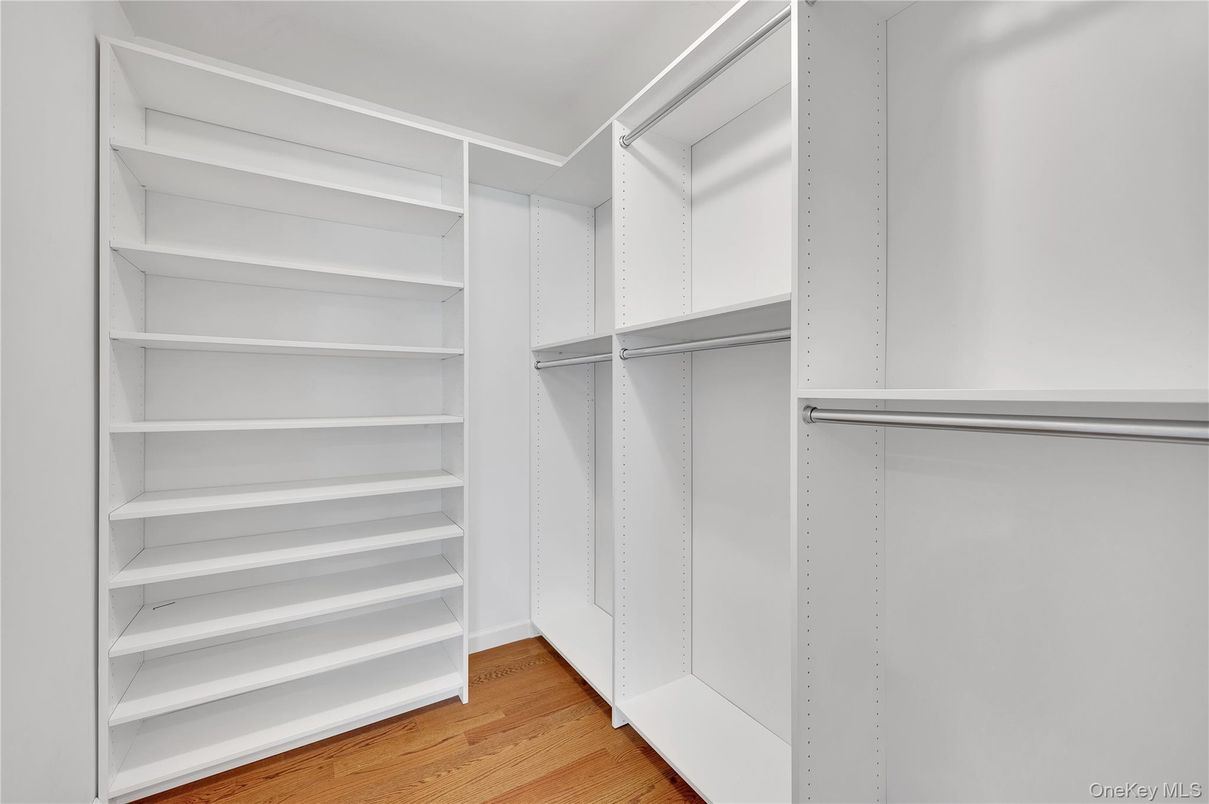 Interior, Walk-in Closets, Wood Texture Flooring