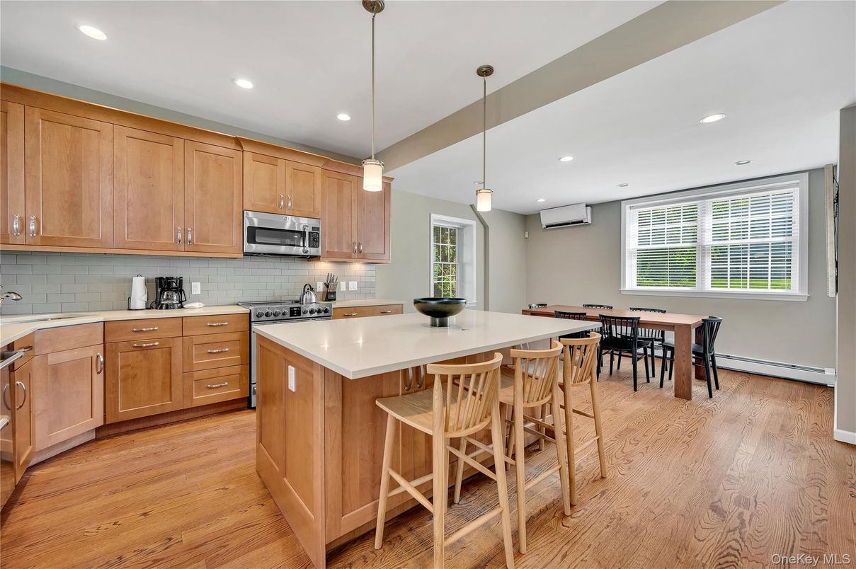 Dining room, Interior, Kitchen, Pendant Lights, Recessed Lighting, Wood Texture Flooring