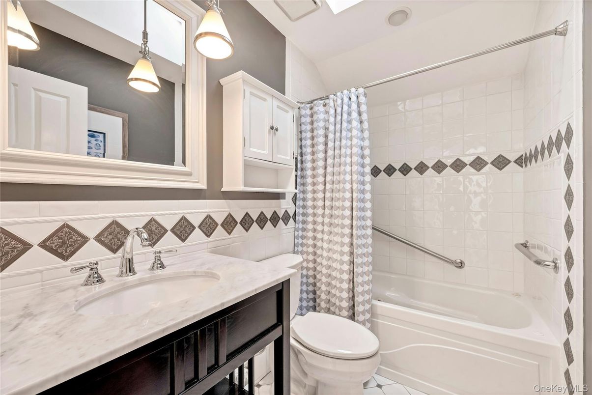 Bathroom, Interior, Pendant Lights