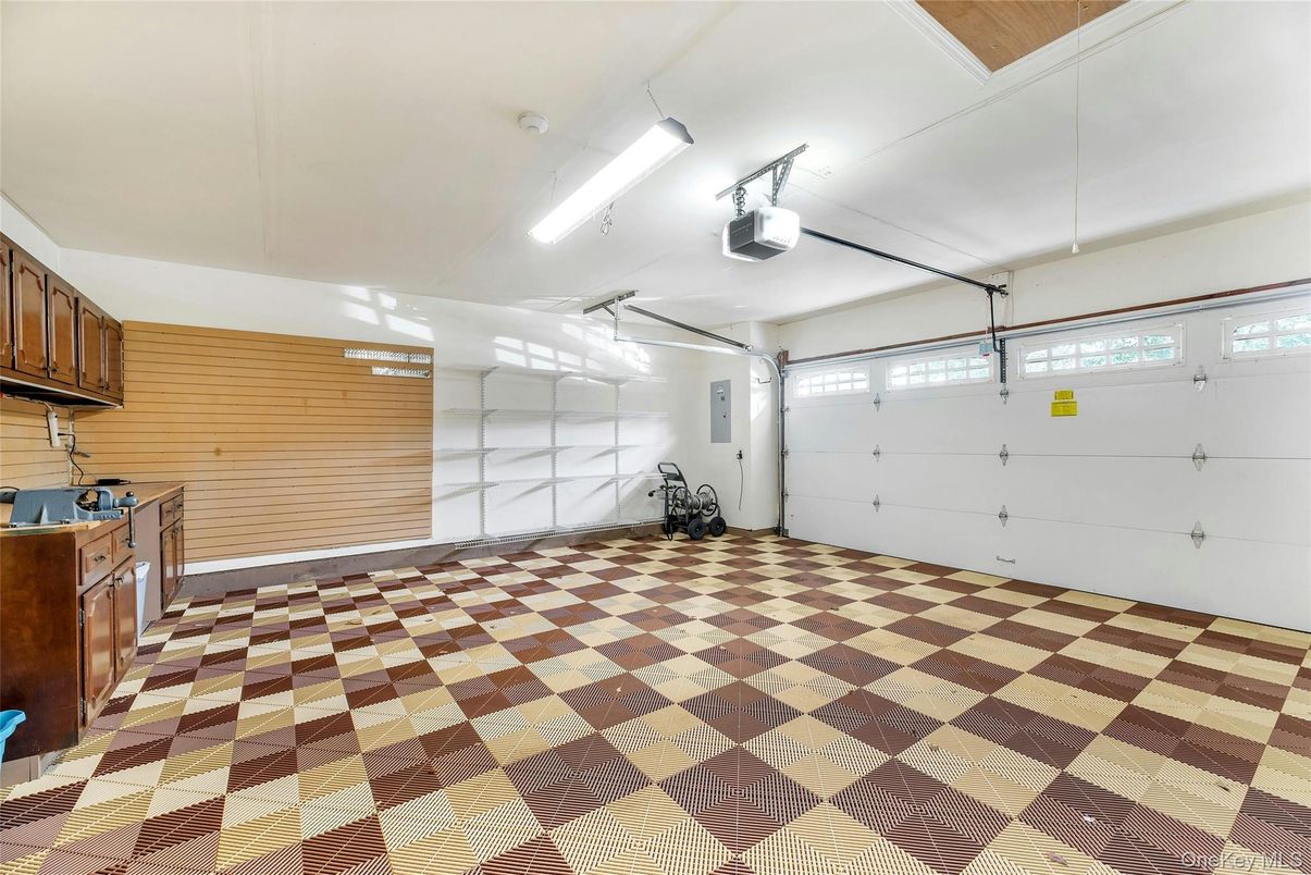 Garage, Interior