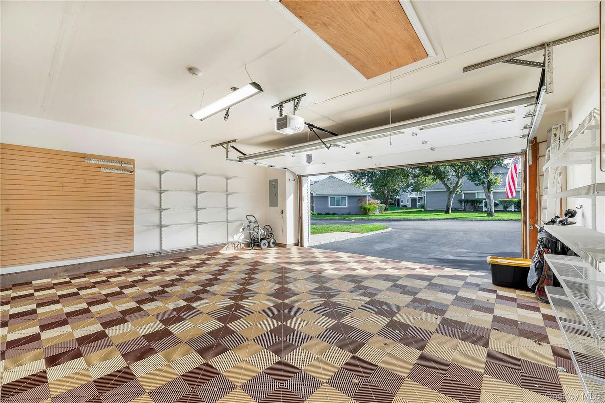 Garage, Interior