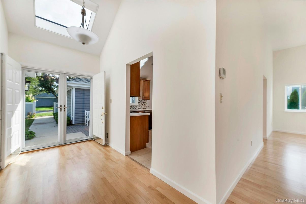 Interior, Kitchen, Pendant Lights, Wood Texture Flooring