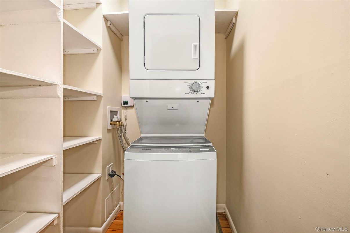 Interior, Utility Closets, Washer, Wood Texture Flooring