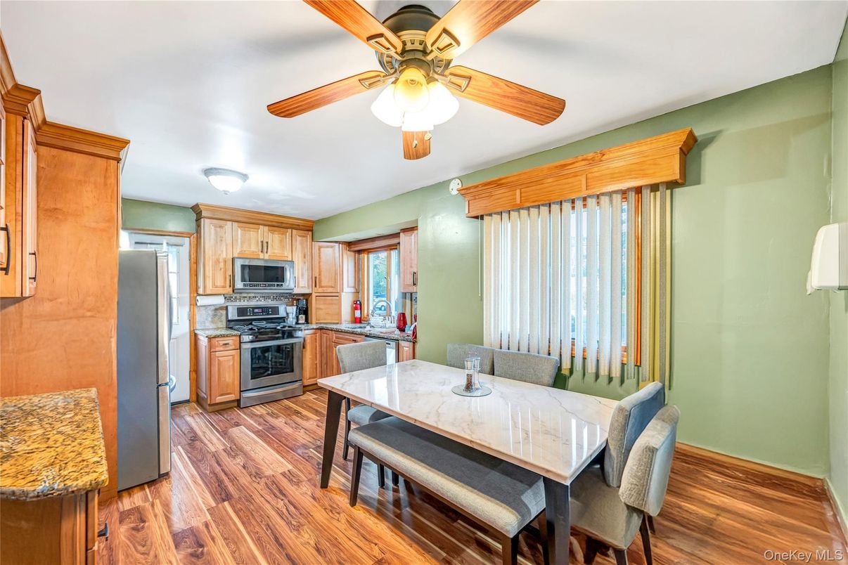 Dining room, Interior, Kitchen, Stainless Steel Appliances, Wood Texture Flooring