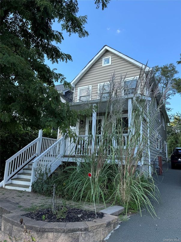 Exterior, Facade, Queen Anne Victorian