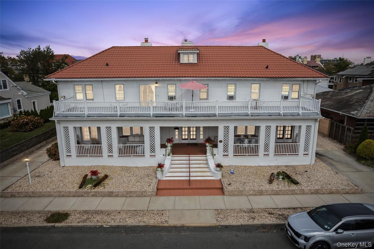 Exterior, Facade, Mediterranean