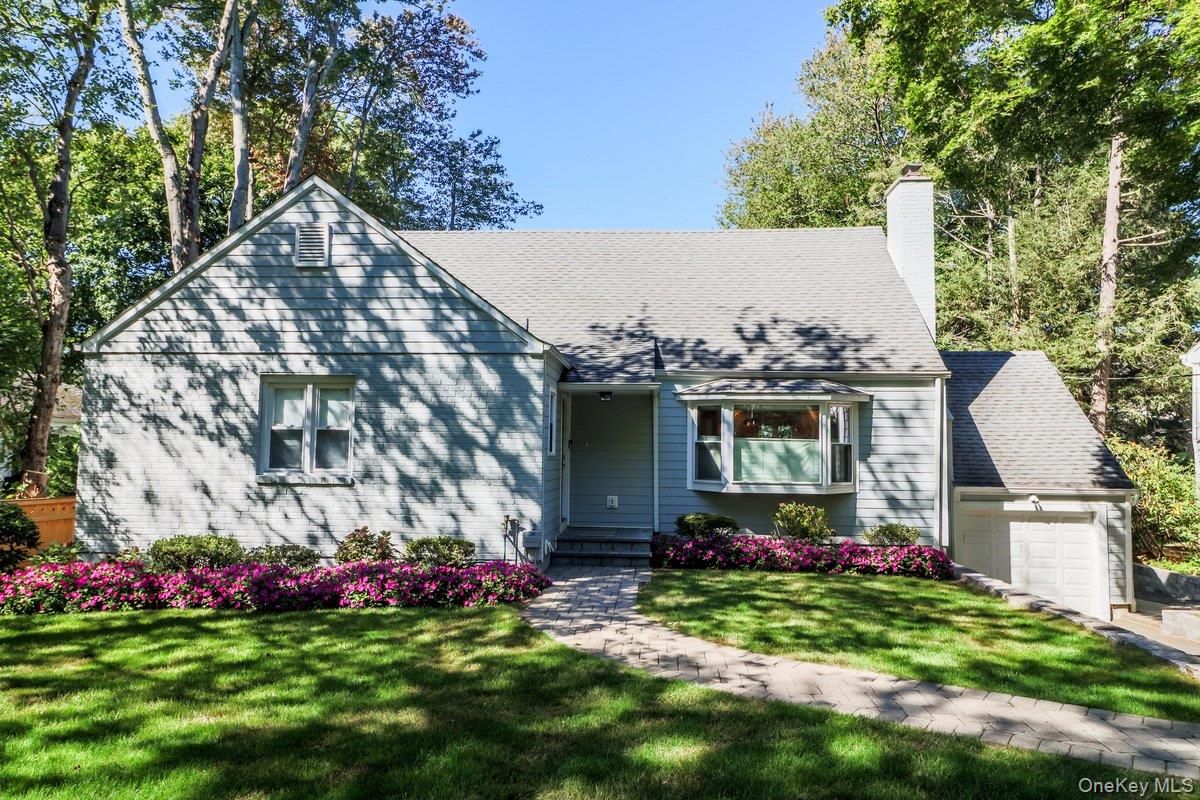 Attached, Detached Garage, Exterior, Facade, Cape Cod