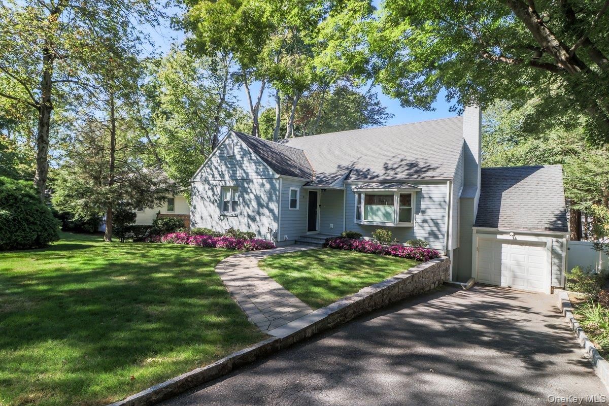 Attached, Detached Garage, Exterior, Facade, Cape Cod
