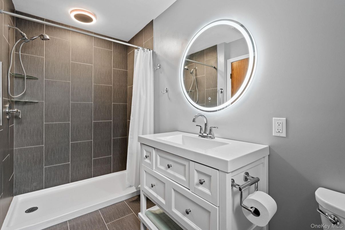Bathroom, Interior, Recessed Lighting