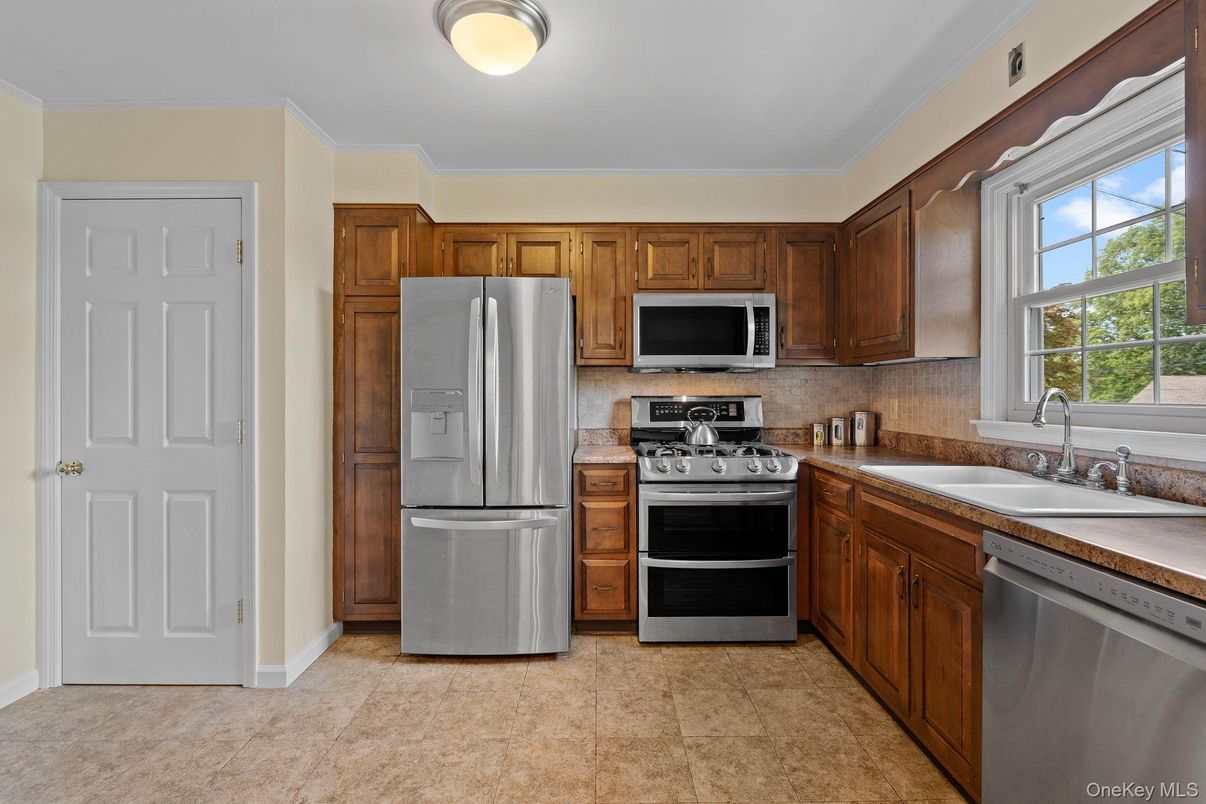 Interior, Kitchen, Stainless Steel Appliances