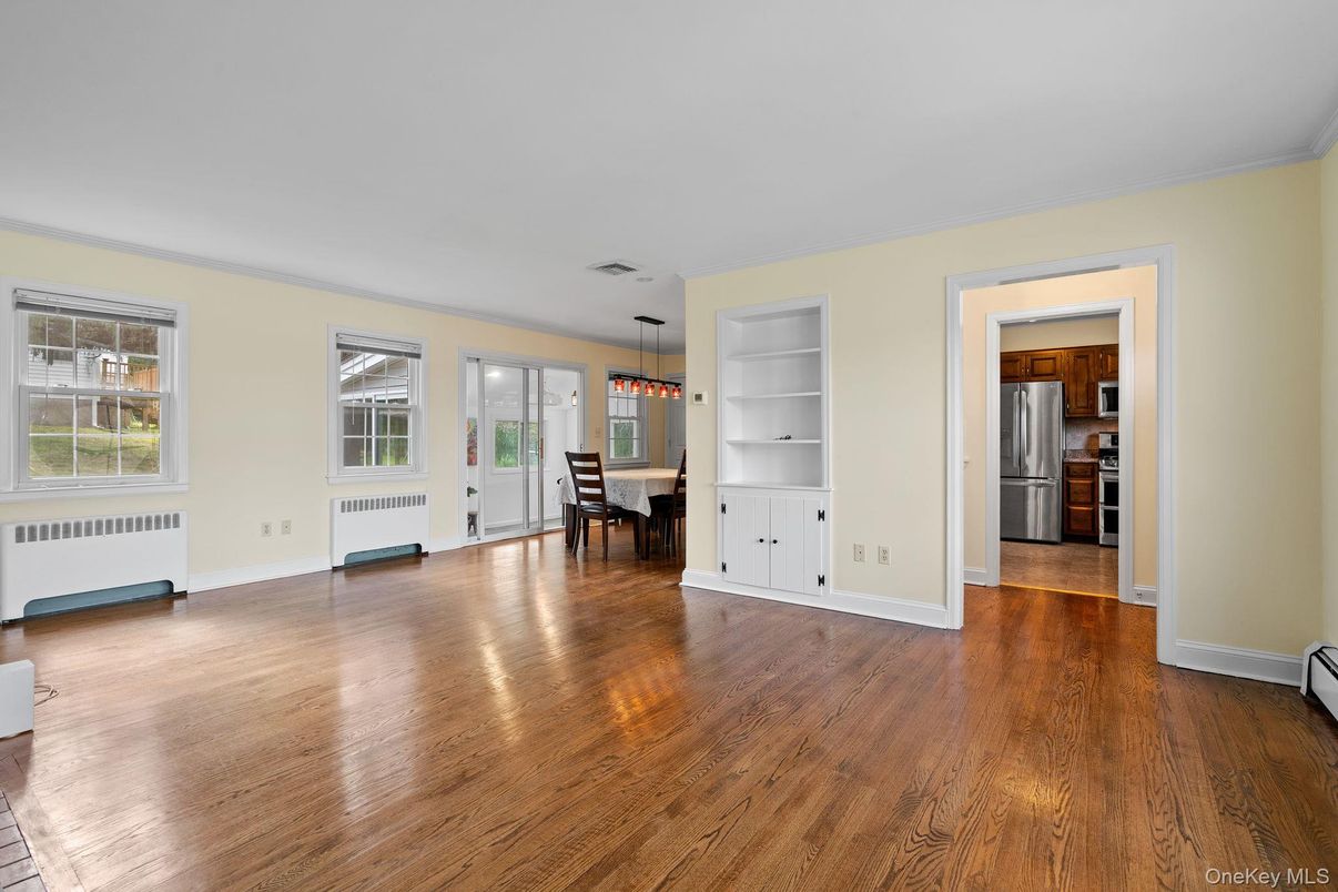 Dining room, Interior, Kitchen, Pendant Lights, Stainless Steel Appliances, Wood Texture Flooring