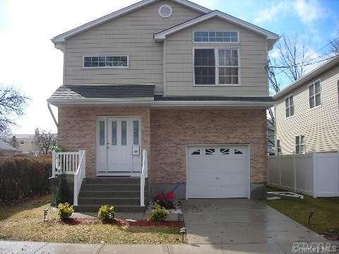 Attached, Exterior, Facade, Brick Facade, American Craftsman