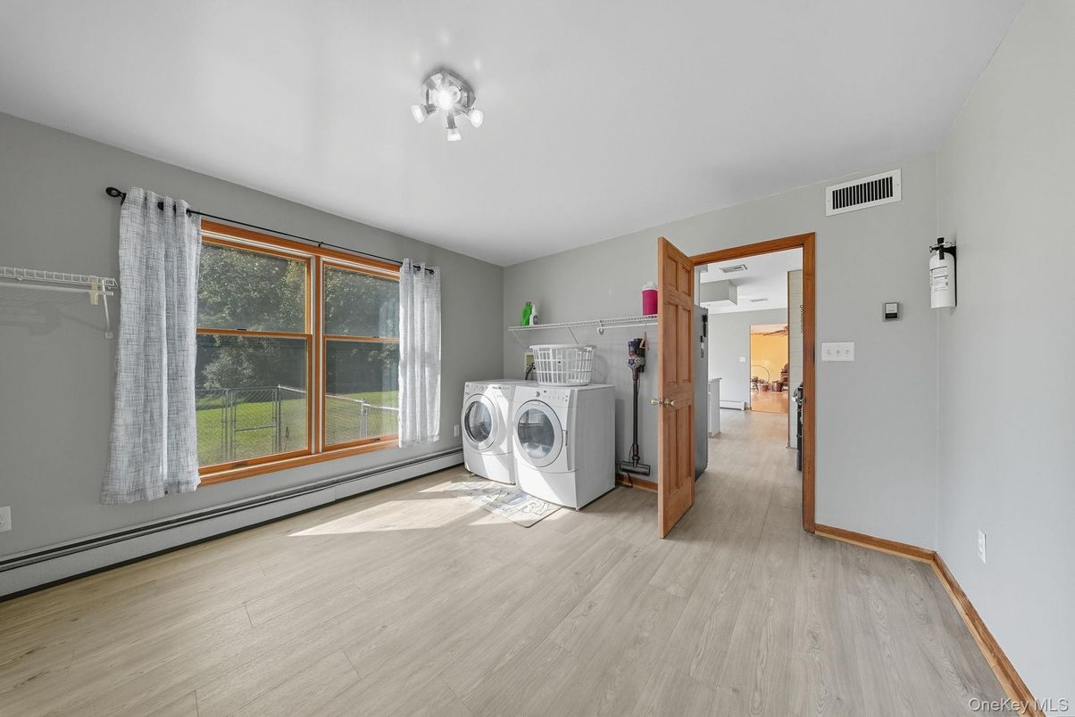 Interior, Washer, Wood Texture Flooring