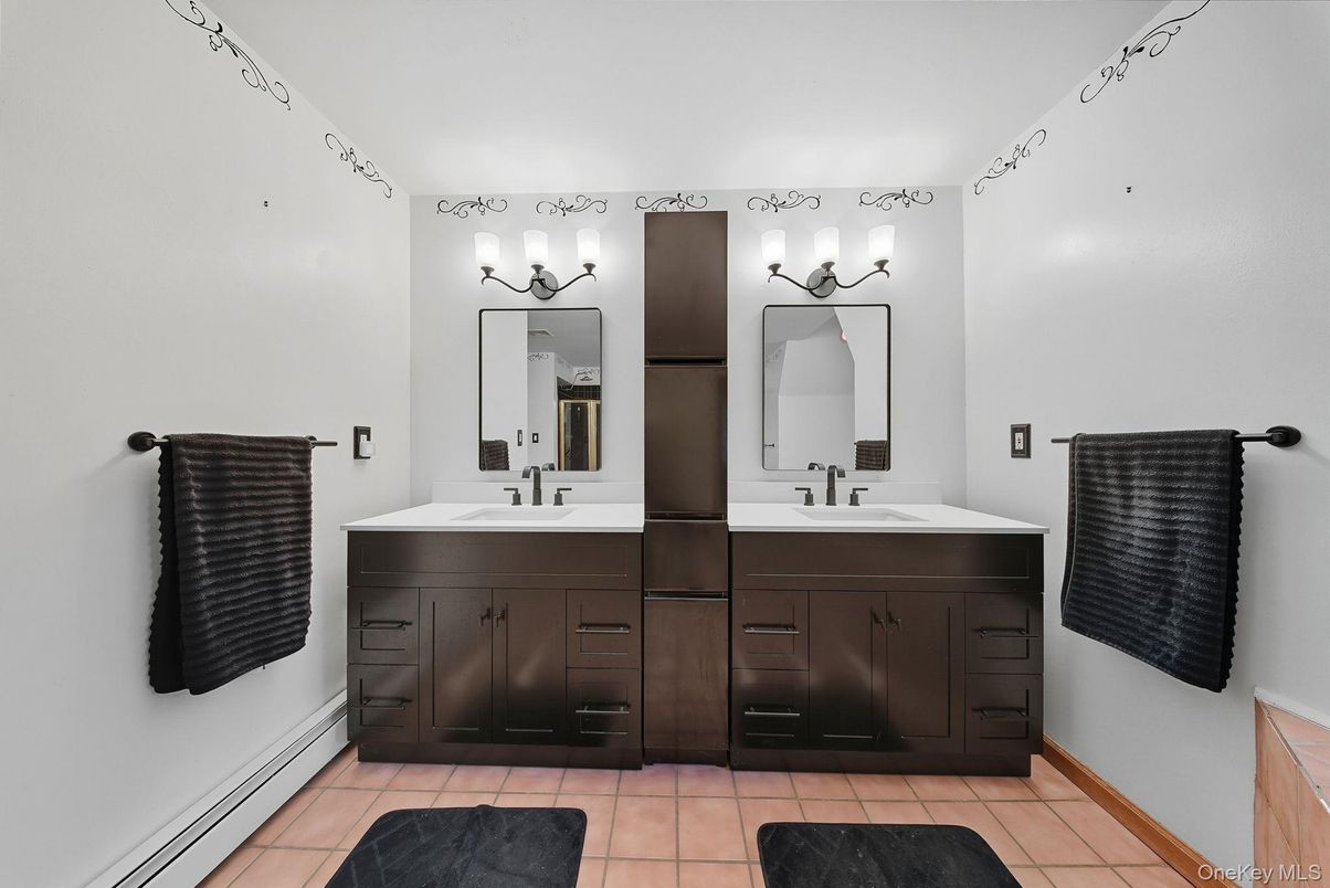Bathroom, Dual Sink Vanities, Interior
