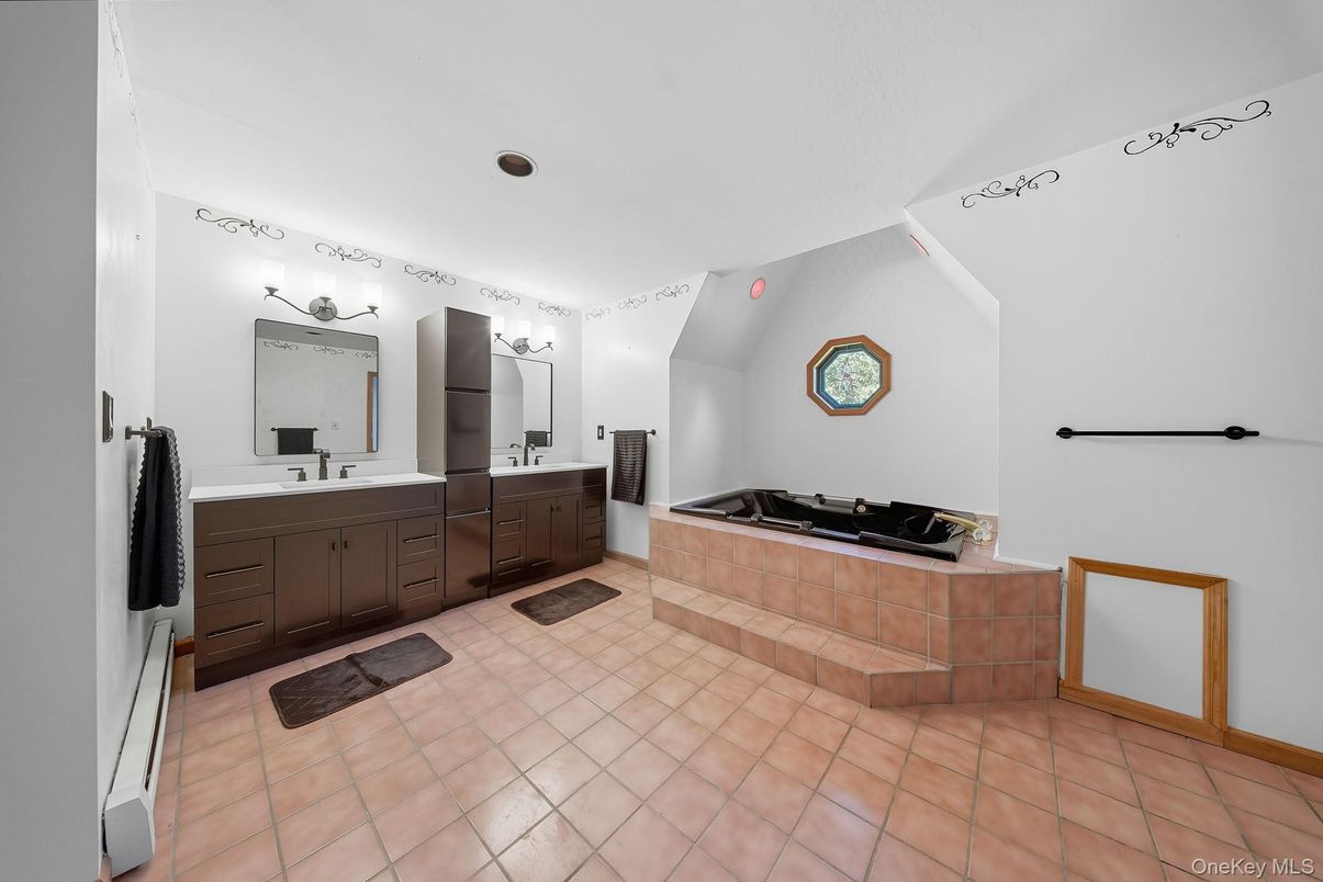 Bathroom, Dual Sink Vanities, Interior
