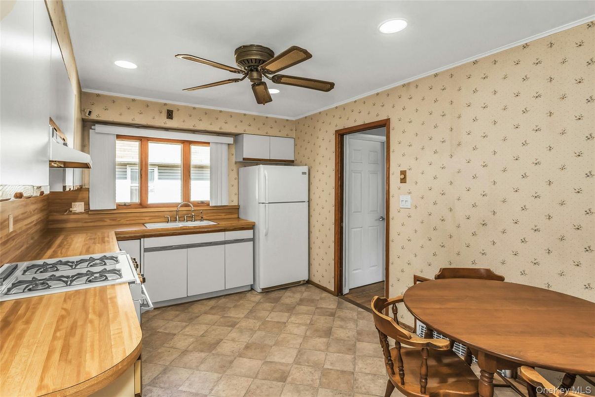 Dining room, Interior, Kitchen, Recessed Lighting