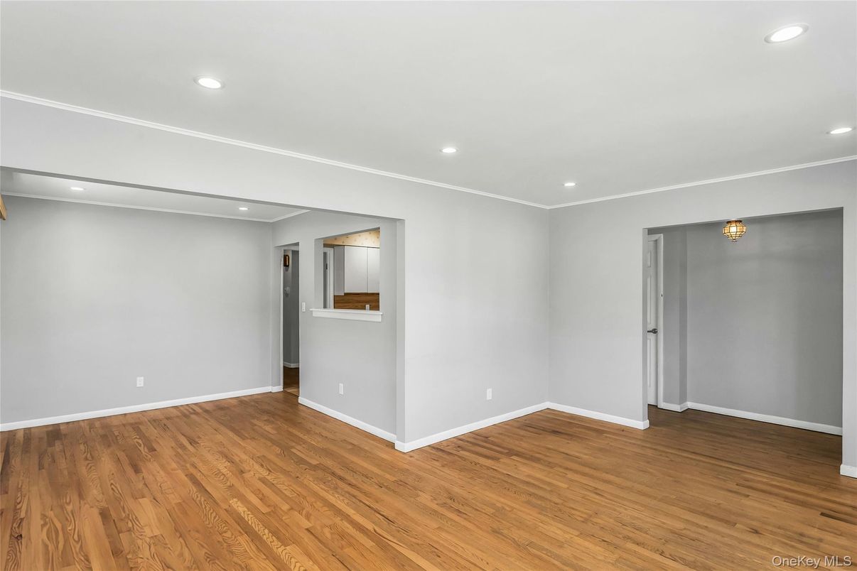 Empty room, Interior, Recessed Lighting, Wood Texture Flooring