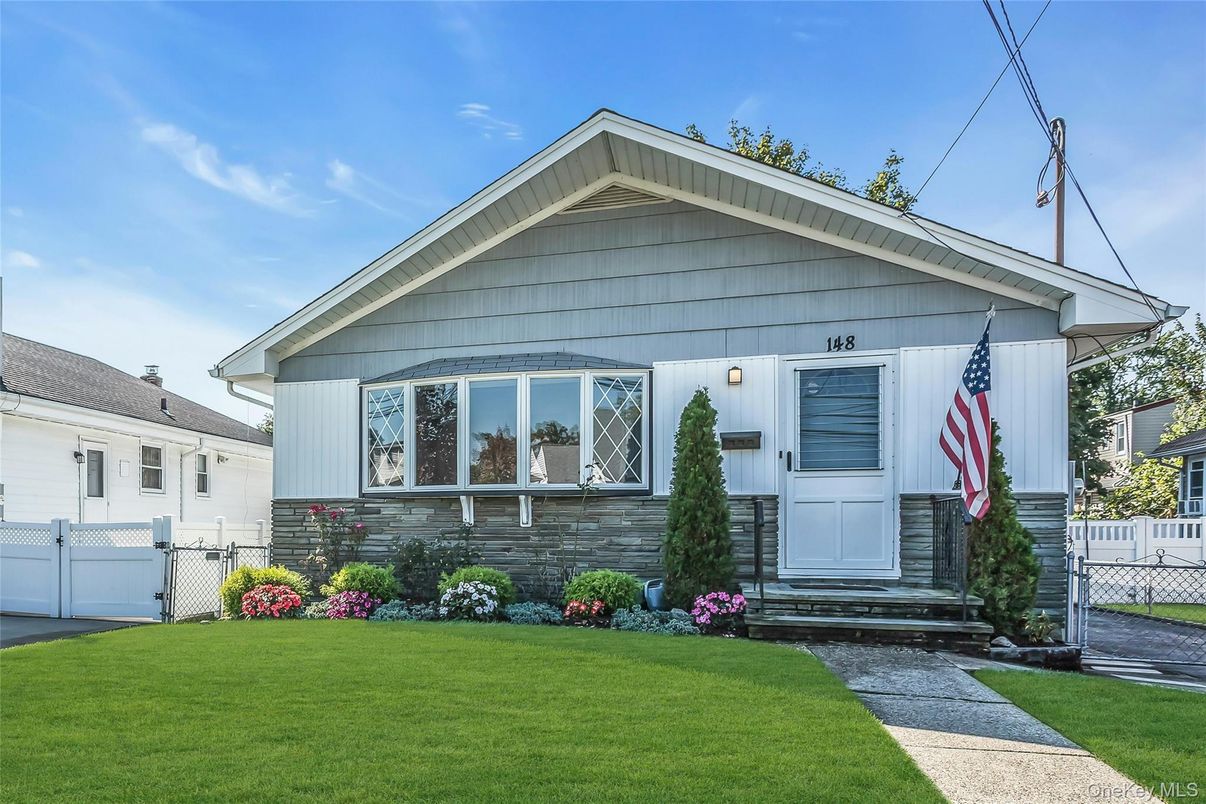 Exterior, Facade, American Craftsman