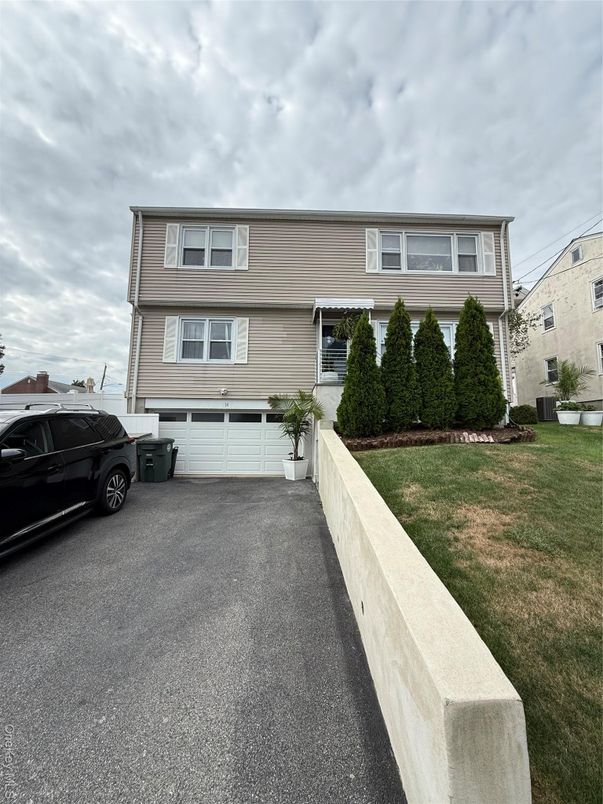 Attached, Exterior, Facade, Raised Ranch