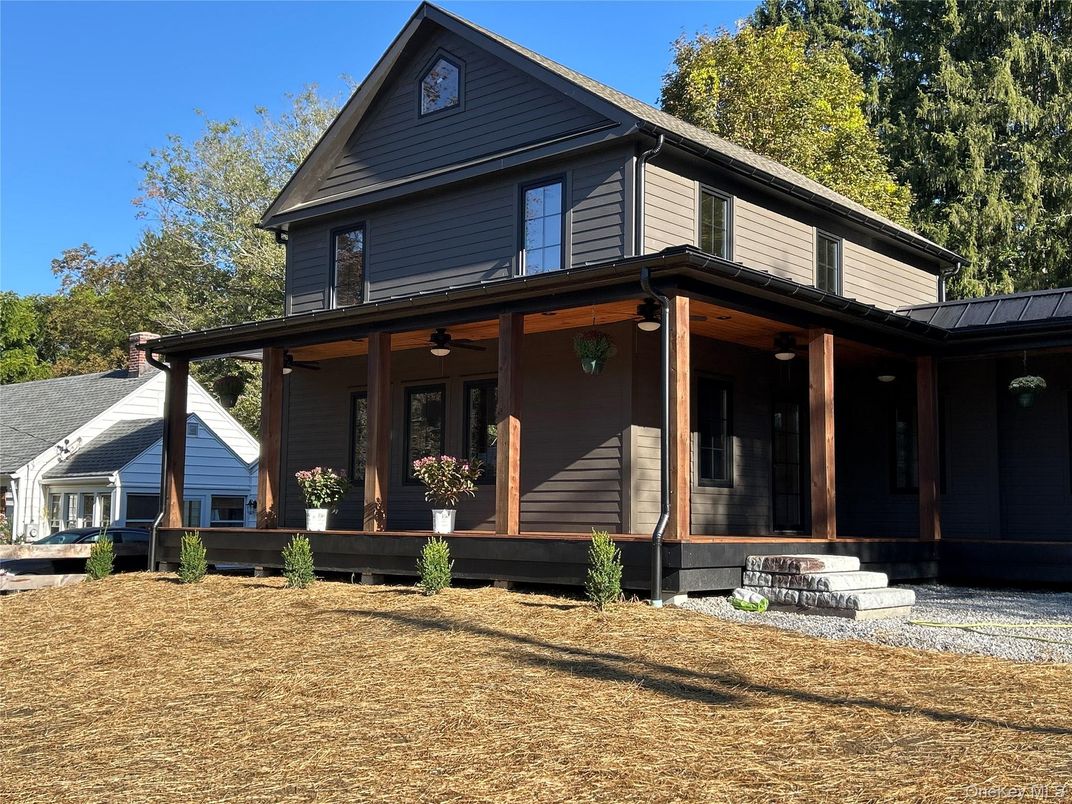 Exterior, Facade, Queen Anne Victorian