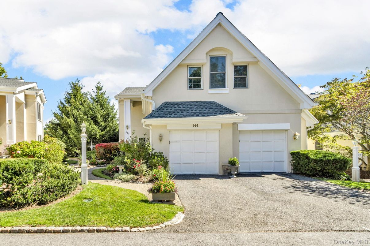Attached, Exterior, Facade, Farmhouse