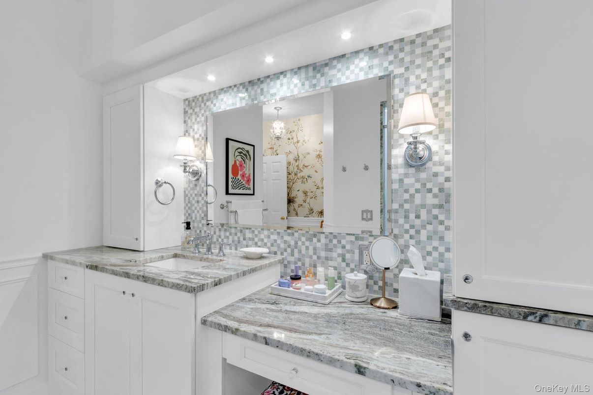 Bathroom, Interior, Recessed Lighting