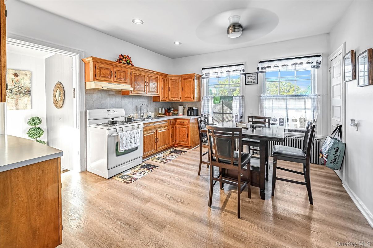 Dining room, Interior, Kitchen, Recessed Lighting, Wood Texture Flooring