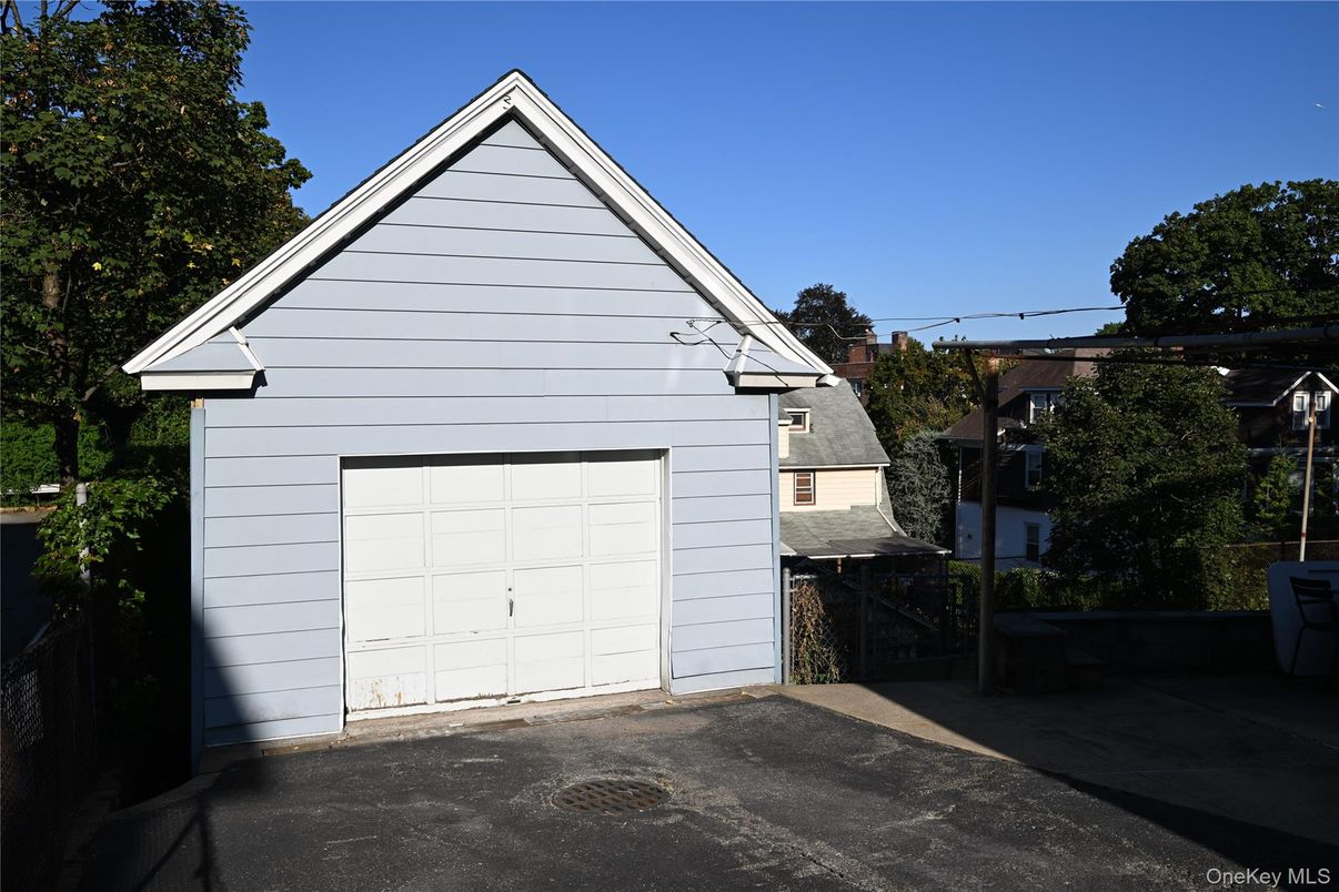 Detached Garage, Exterior