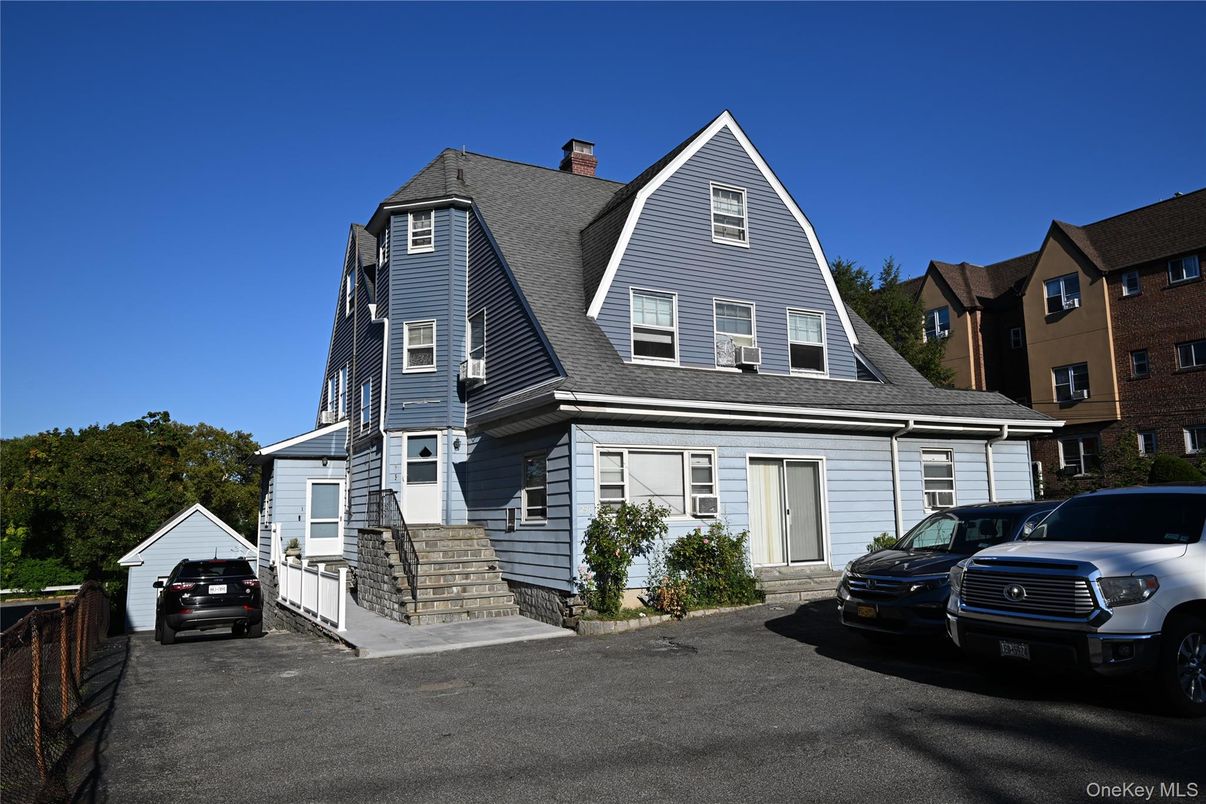 Exterior, Facade, Cape Cod