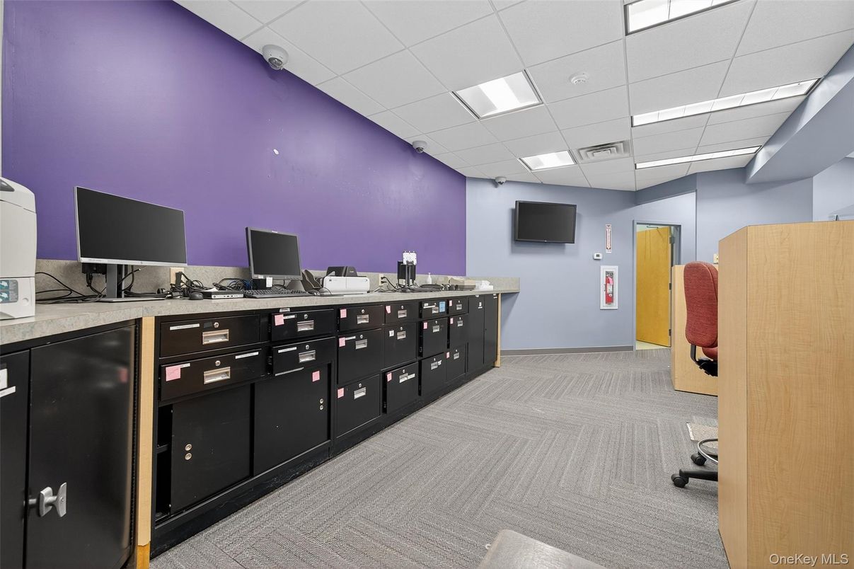 Home Office, Interior