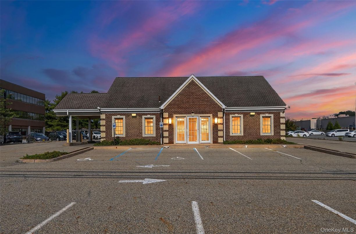Exterior, Facade, Brick Facade, Cape Cod