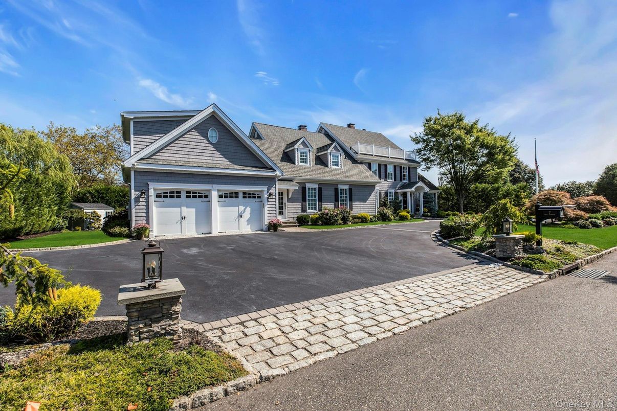 Attached, Exterior, Facade, Cape Cod