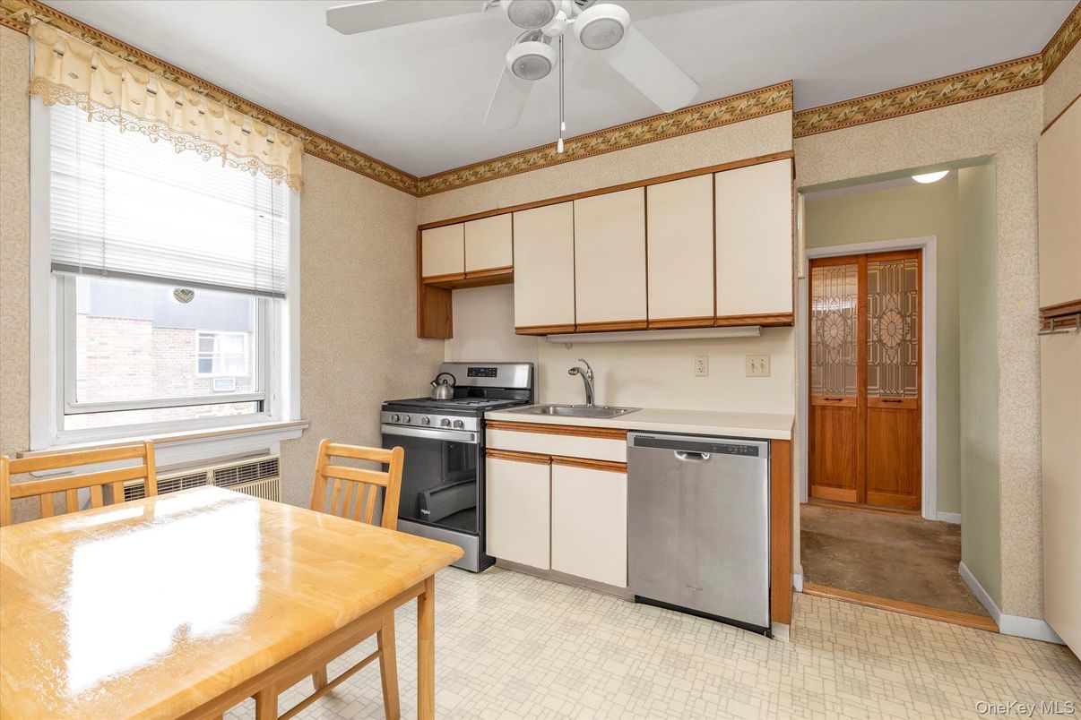 Dining room, Interior, Kitchen, Stainless Steel Appliances