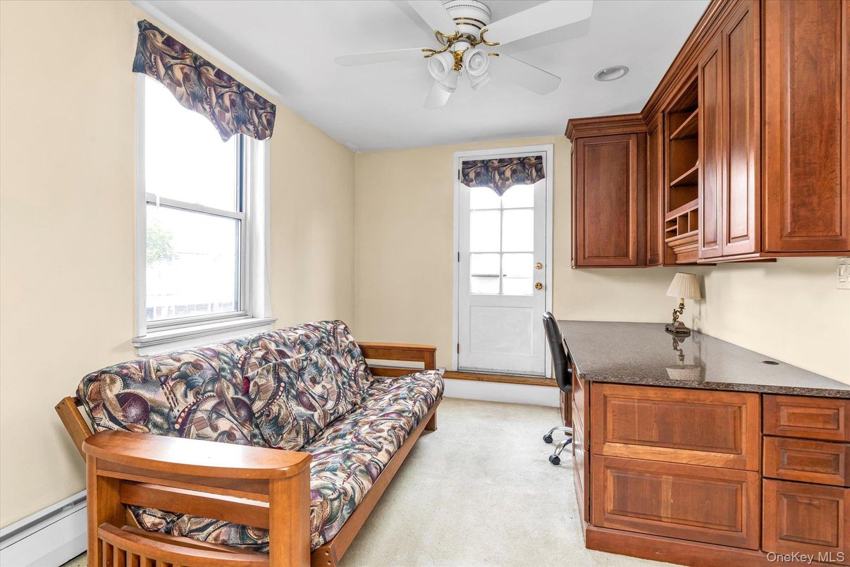 Home Office, Interior