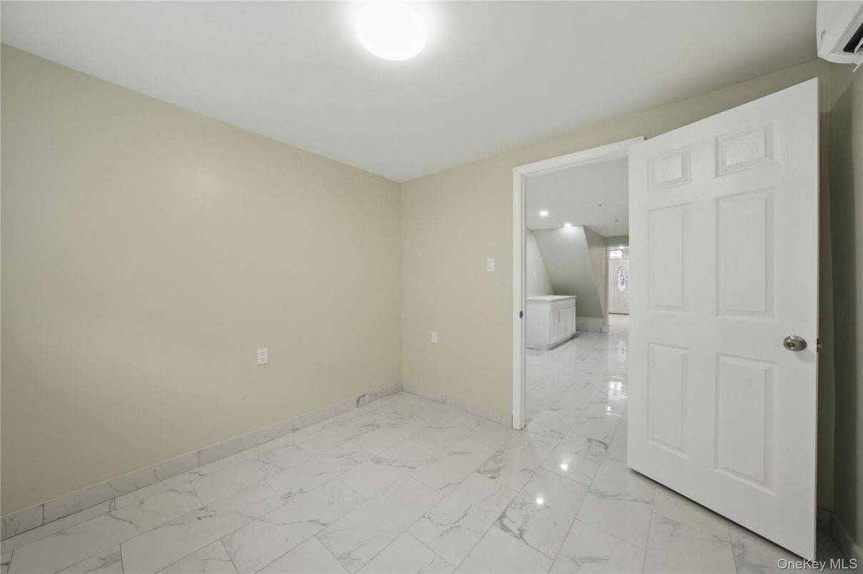 Empty room, Interior, Marble, Recessed Lighting